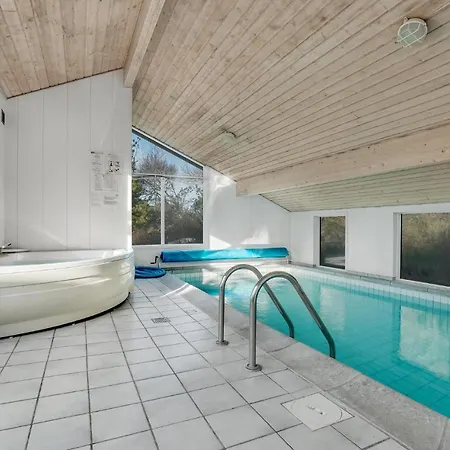 Front In With Sauna Ferienhaus