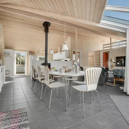 Strandhus I Med Sauna